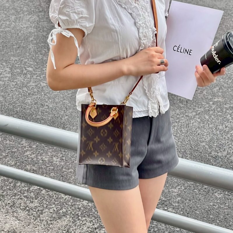 🏷LV 路易威登.Petit Sac Plat 老花琴譜包 M81295-25