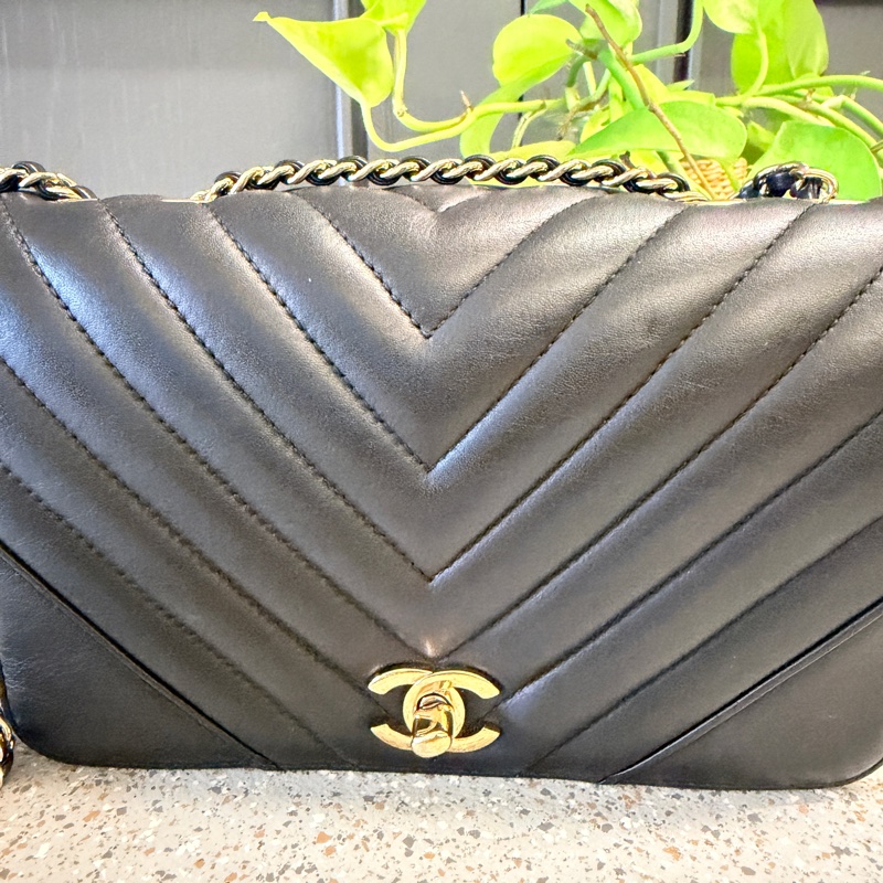 精緻刻愛價錢合理,可放大手機,短夾,有保卡有袋子-2