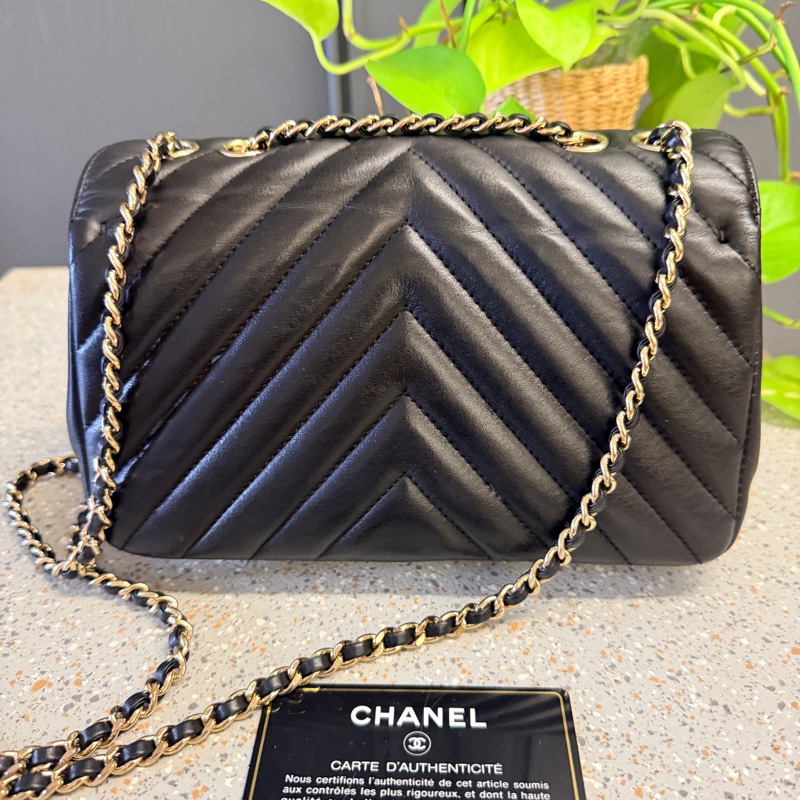 精緻刻愛價錢合理,可放大手機,短夾,有保卡有袋子-7