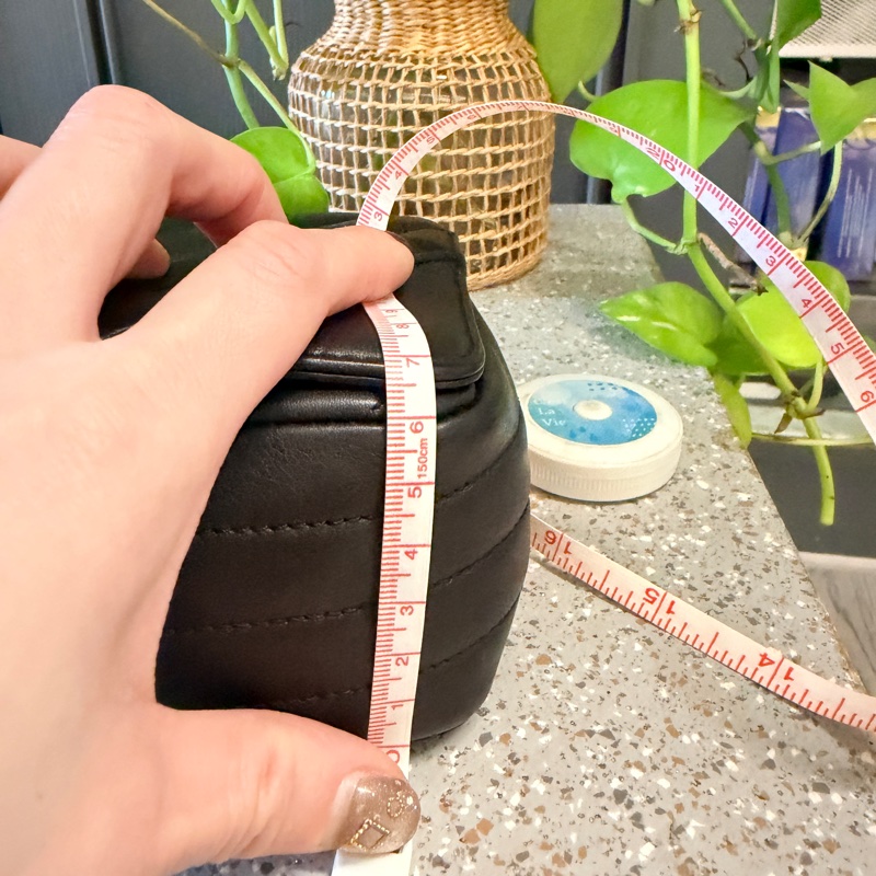 精緻刻愛價錢合理,可放大手機,短夾,有保卡有袋子-13