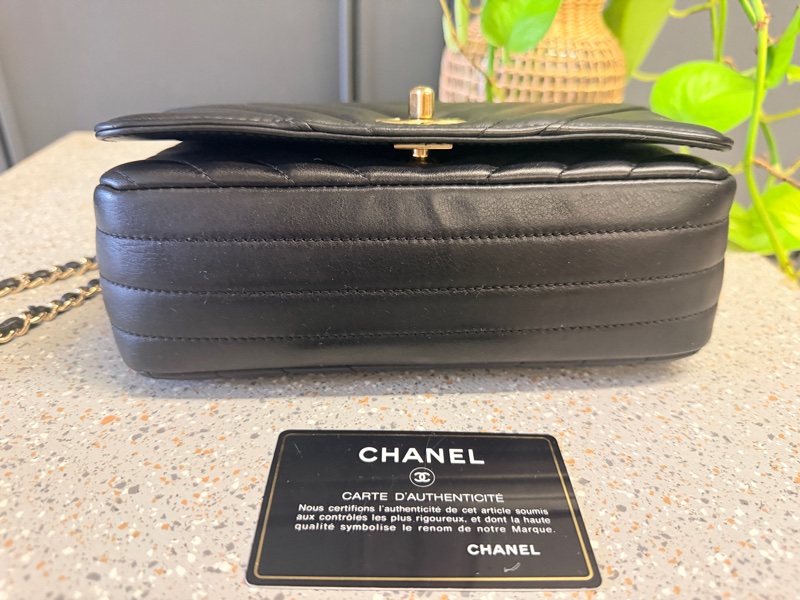 精緻刻愛價錢合理,可放大手機,短夾,有保卡有袋子-14