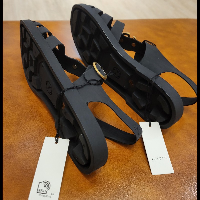 GUCCI 古馳 橡膠金色扣帶涼鞋 黑色 UK7-4