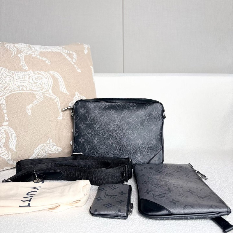 LV TRIO三合一黑武士郵差包芯片款 銀扣 25*18*4.5 98新配件塵袋肩帶子袋零錢包-1