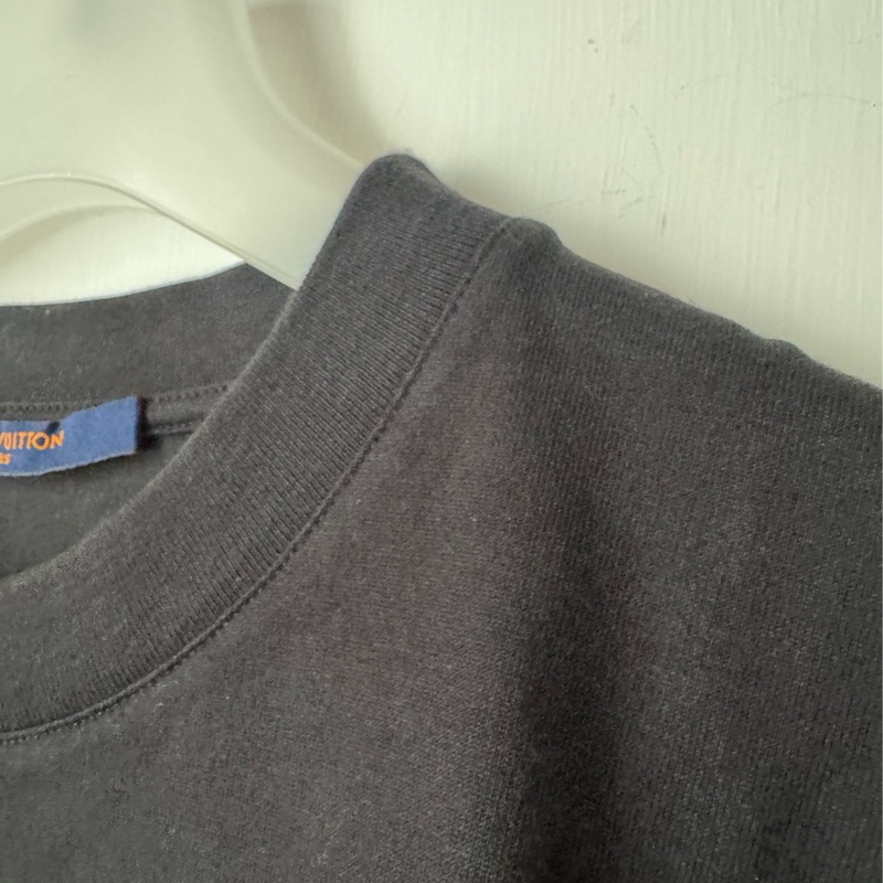 LV黑色前字母短袖T恤-9