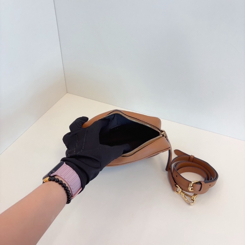 Fendi 焦糖拼老花相機包 18*12*6 98新配件塵袋-2