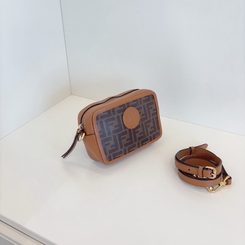Fendi 焦糖拼老花相機包 18*12*6 98新配件塵袋-3