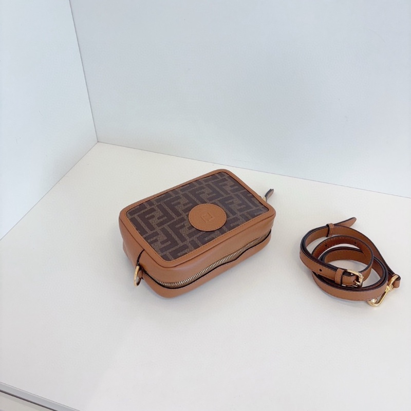 Fendi 焦糖拼老花相機包 18*12*6 98新配件塵袋-5