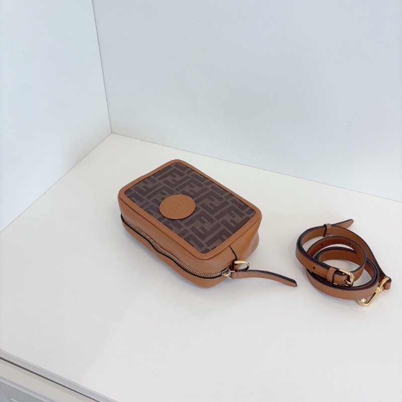 Fendi 焦糖拼老花相機包 18*12*6 98新配件塵袋-7