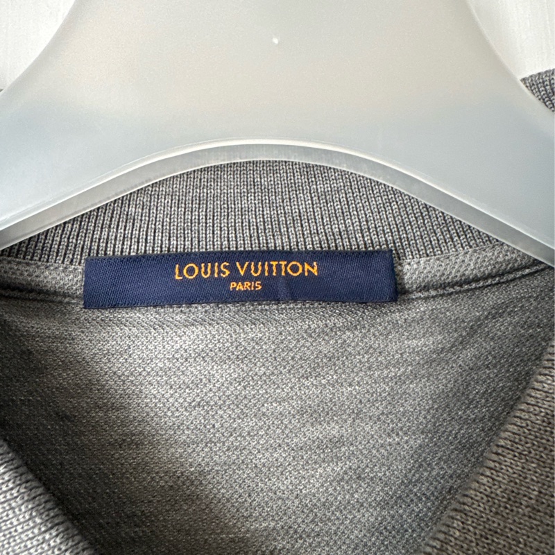 LV灰色前刺繡logo polo衫-1