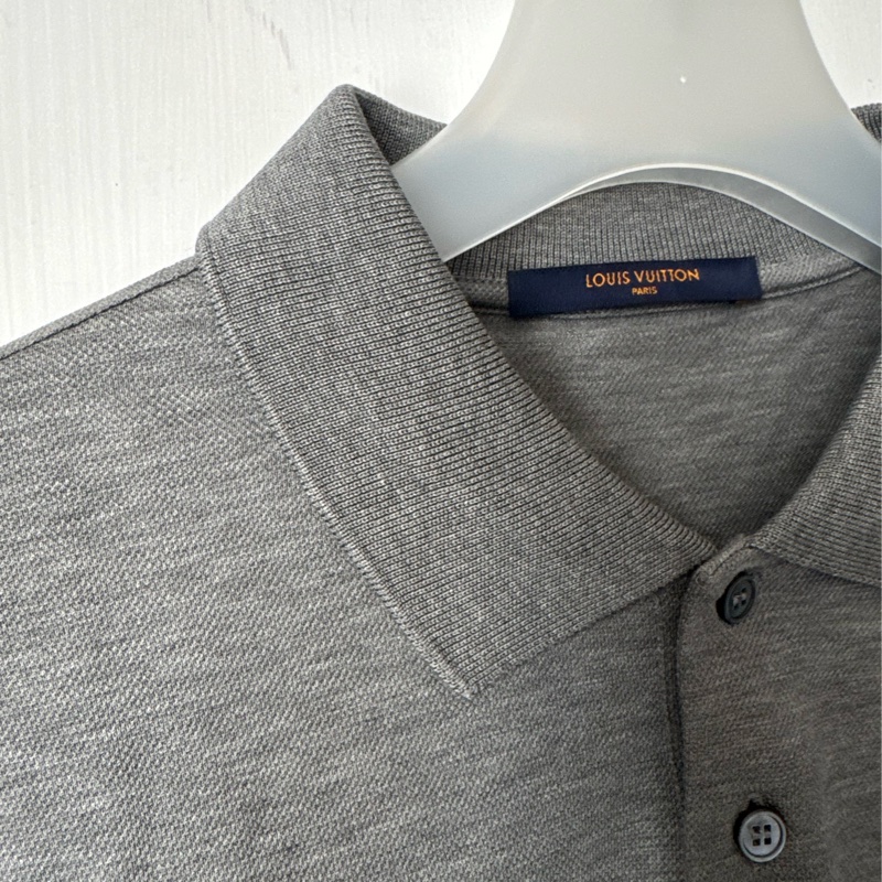 LV灰色前刺繡logo polo衫-2