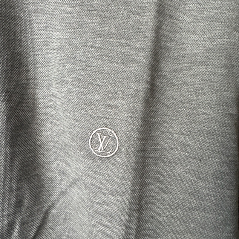 LV灰色前刺繡logo polo衫-6