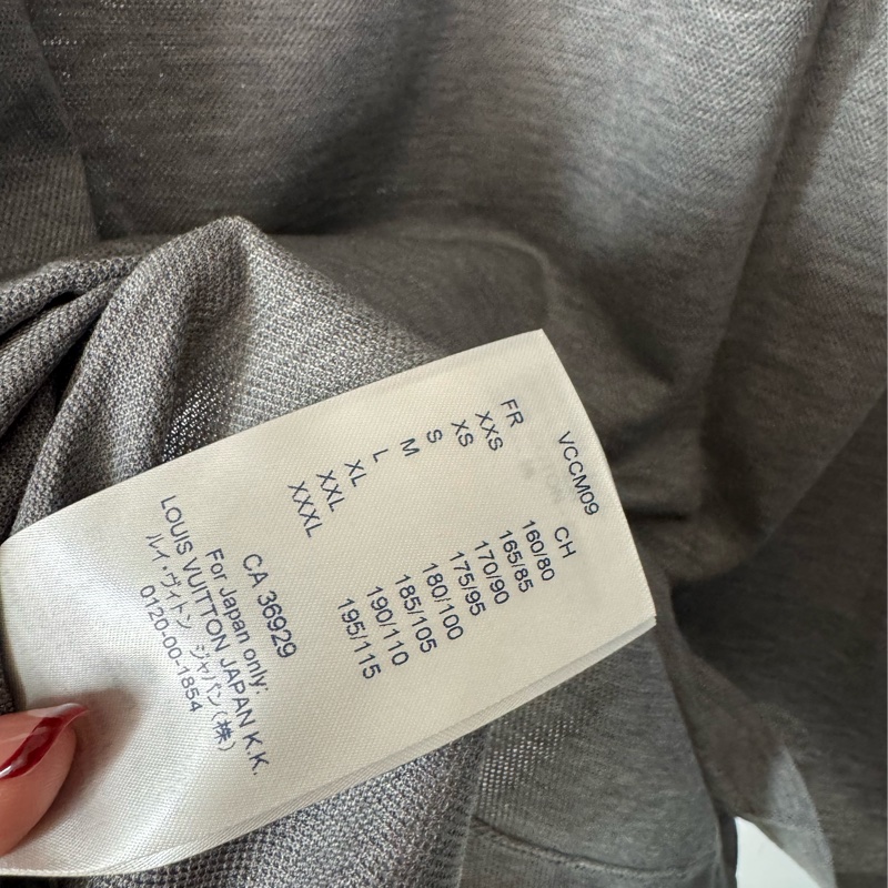 LV灰色前刺繡logo polo衫-12