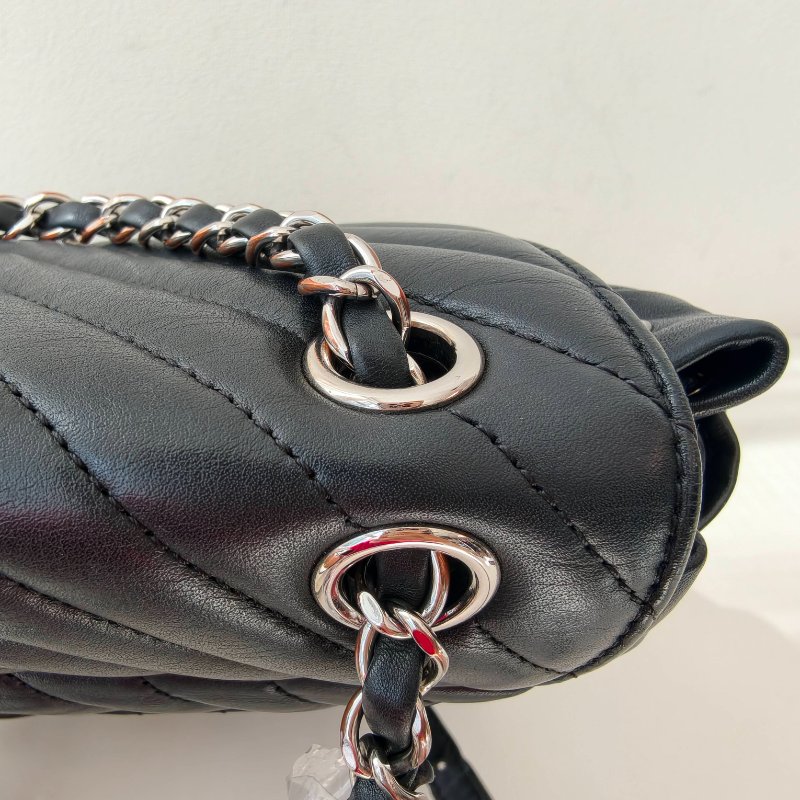 香奈兒 / Chanel 後背包 小號黑色小牛皮 25 開 19.5 × 26.5 × 12.5 cm 2018 年 98 新-25