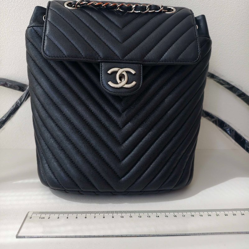 香奈兒 / Chanel 後背包 小號黑色小牛皮 25 開 19.5 × 26.5 × 12.5 cm 2018 年 98 新-28