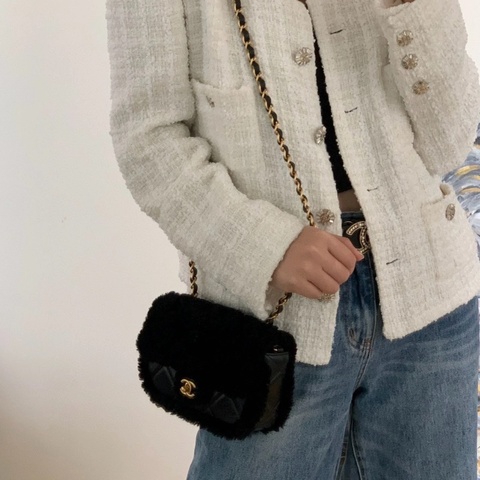 Chanel 秋冬大爆款 新款秀款 黑色金扣翻蓋泰迪包 小號18*13*6  全新帶膜配件塵袋盒子購證