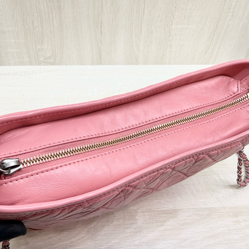 CHANEL粉色限量款新中號流浪包-15