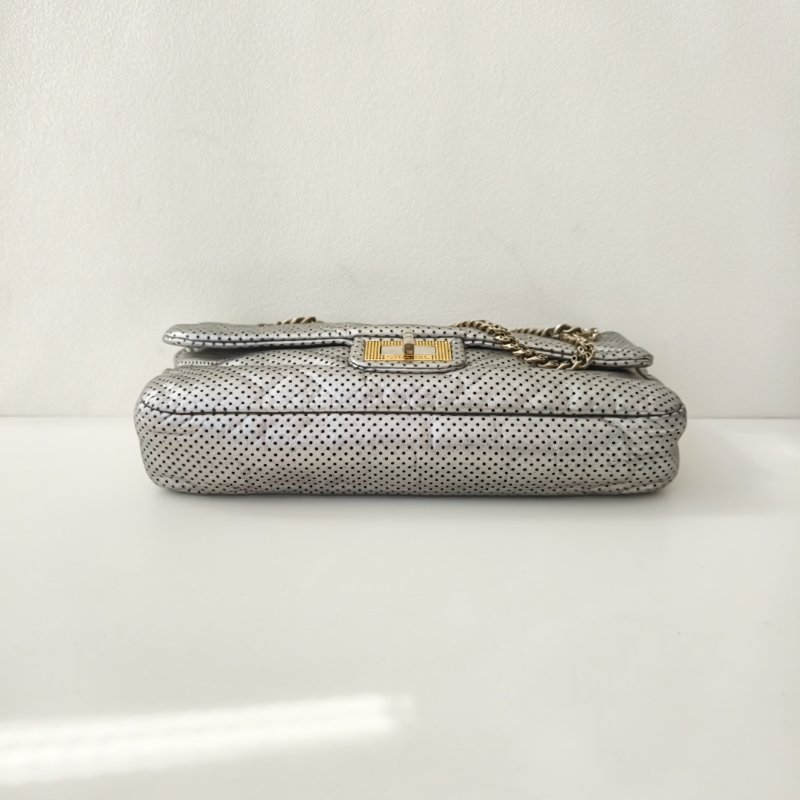 Chanel 香奈兒 銀色口蓋包 2.55 金扣 尺寸：30*19*6cm-7