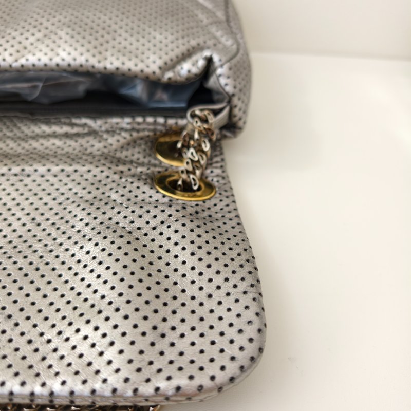 Chanel 香奈兒 銀色口蓋包 2.55 金扣 尺寸：30*19*6cm-18