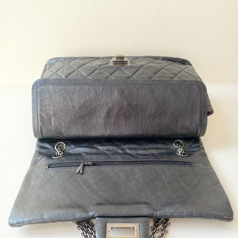 香奈兒 / Chanel 2.55 肩背包 黑銀牛皮 尺寸: 20×31.5×10 cm 年份:2011 年 14 開 97 新 釦子有裂-12