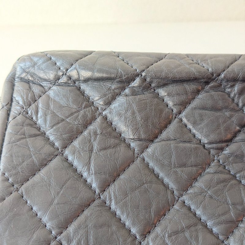 香奈兒 / Chanel 2.55 肩背包 黑銀牛皮 尺寸: 20×31.5×10 cm 年份:2011 年 14 開 97 新 釦子有裂-30