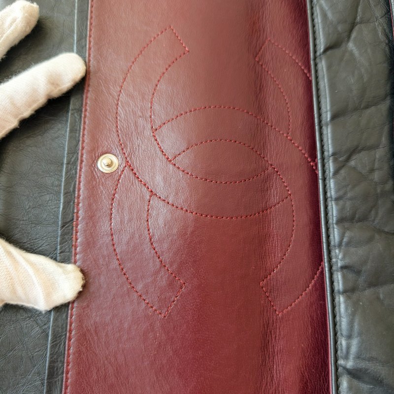 香奈兒 / Chanel 2.55 肩背包 黑銀牛皮 尺寸: 20×31.5×10 cm 年份:2011 年 14 開 97 新 釦子有裂-33