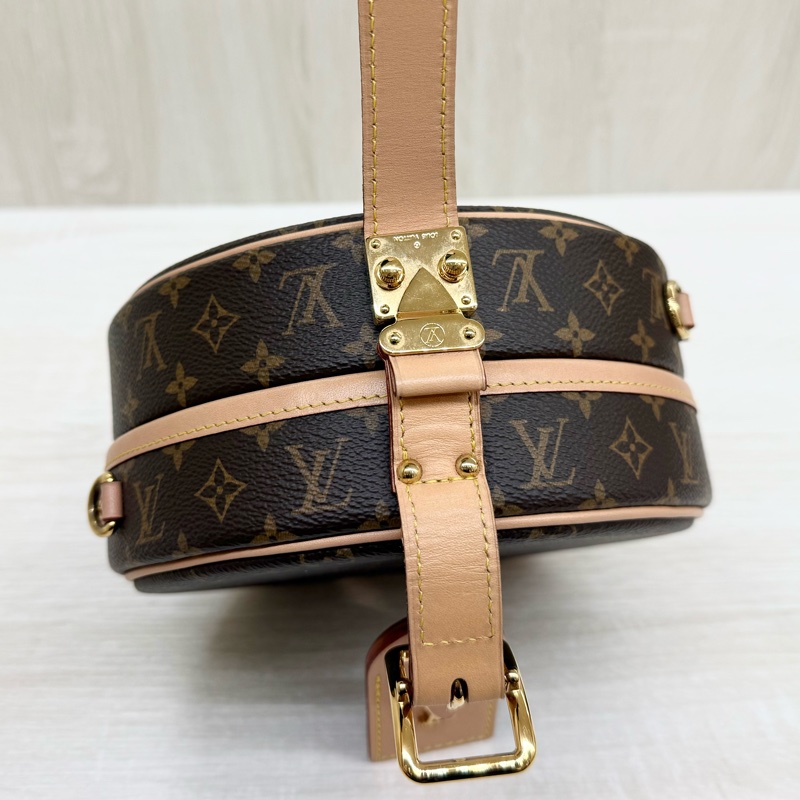 LV老花硬殼Petite Boite Chapeau圓餅包M43514-13
