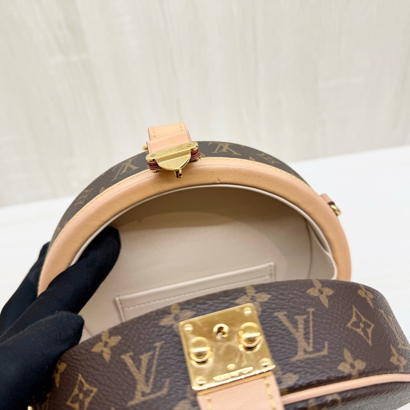 LV老花硬殼Petite Boite Chapeau圓餅包M43514-15