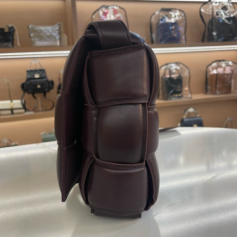 Bottega Veneta BV 葆蝶家 cassette 膨胀枕头包 深紫紅色色最火的颜色  尺寸 26*17*7cm-2