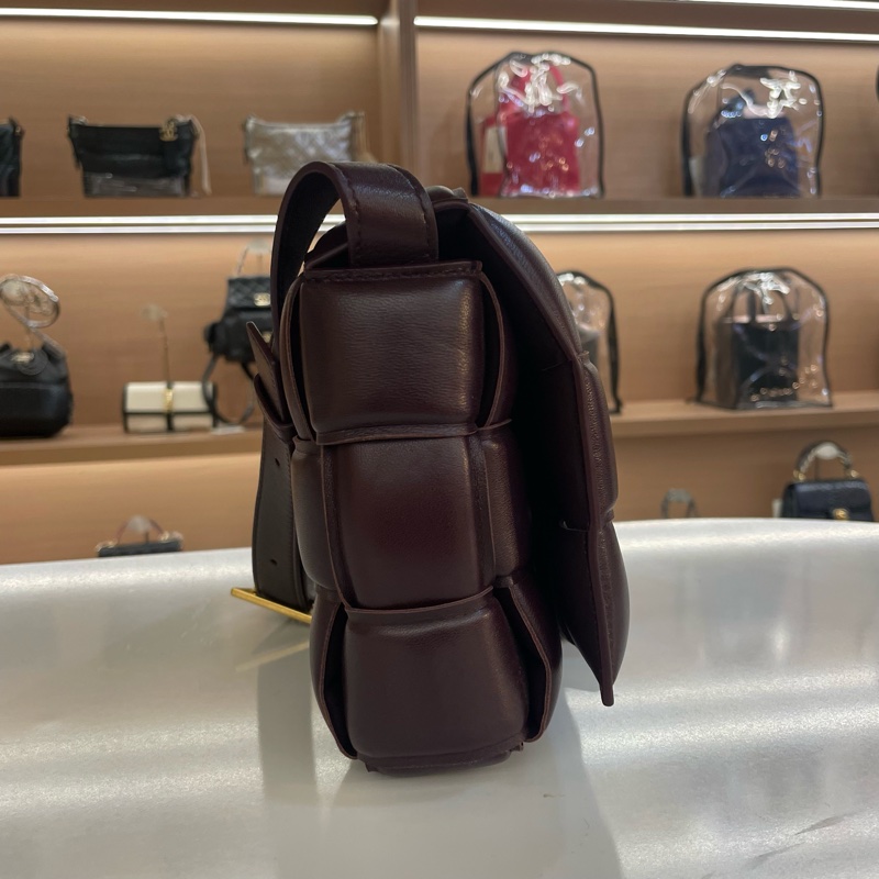 Bottega Veneta BV 葆蝶家 cassette 膨胀枕头包 深紫紅色色最火的颜色  尺寸 26*17*7cm-3