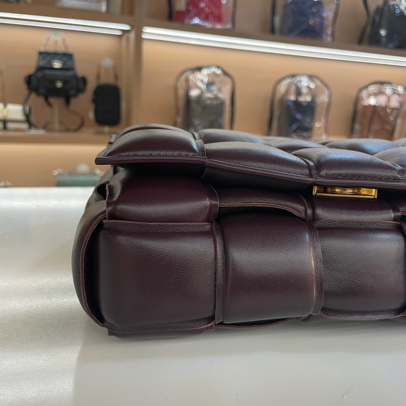 Bottega Veneta BV 葆蝶家 cassette 膨胀枕头包 深紫紅色色最火的颜色  尺寸 26*17*7cm-5