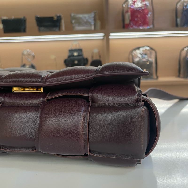 Bottega Veneta BV 葆蝶家 cassette 膨胀枕头包 深紫紅色色最火的颜色  尺寸 26*17*7cm-6