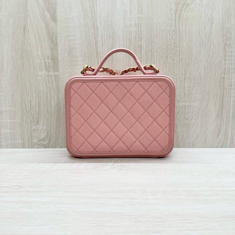 CHANEL粉色荔枝皮金釦大雙C LOGO VANITY CASE化妝箱包A93343-3