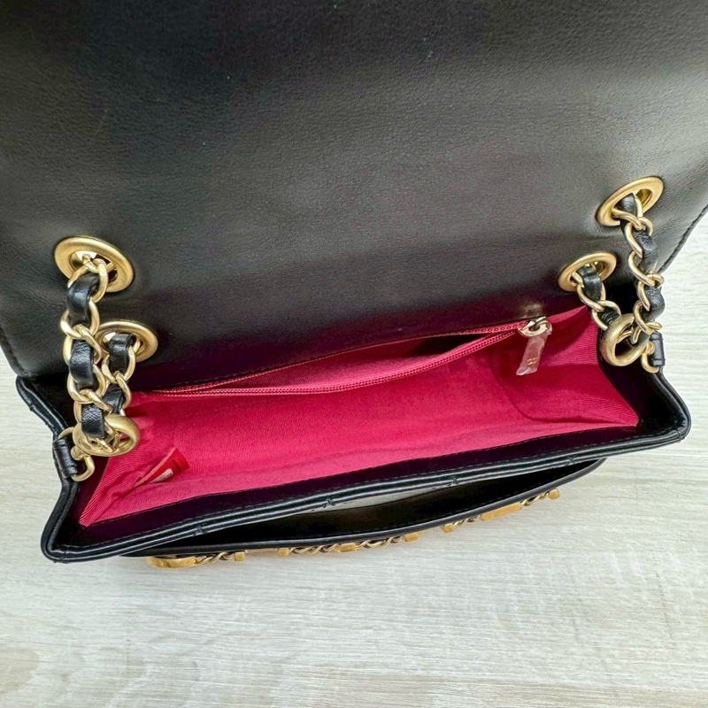 CHANEL黑色牛皮字母LOGO金釦側背包/AS1490-8