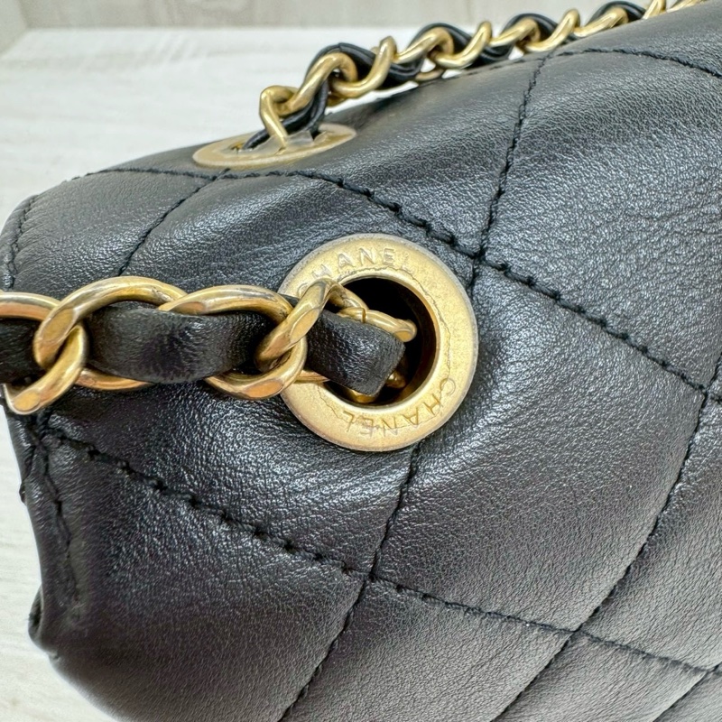 CHANEL黑色牛皮字母LOGO金釦側背包/AS1490-26