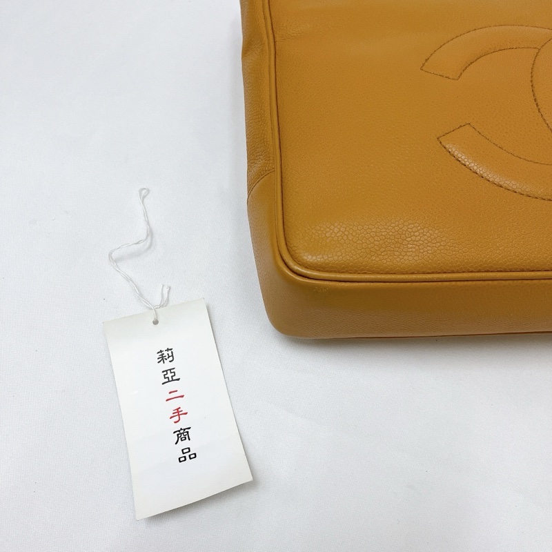 莉亞精品♡ Chanel A01369 米色金釦雙C托特包 奶茶 二手-8