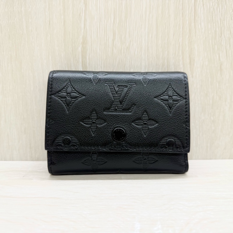 LV M12635 Victor 壓花牛皮三折式零錢短夾-1