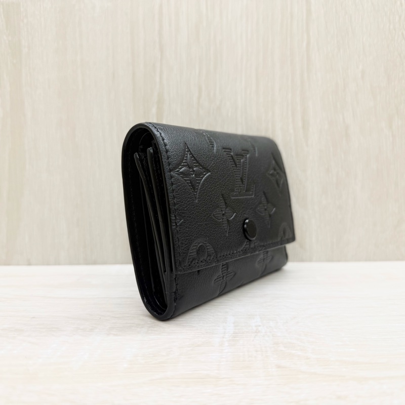 LV M12635 Victor 壓花牛皮三折式零錢短夾-13