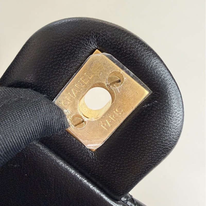 CHANEL|全新金球方胖 2025台灣購證-6