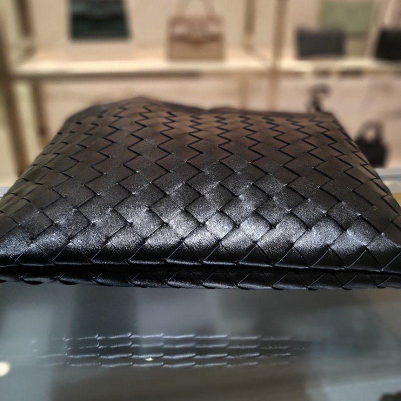 🌺2026春夏新品特價上市🌺Bottega Veneta 796728 編織小牛皮抽繩福袋包 黑色-9