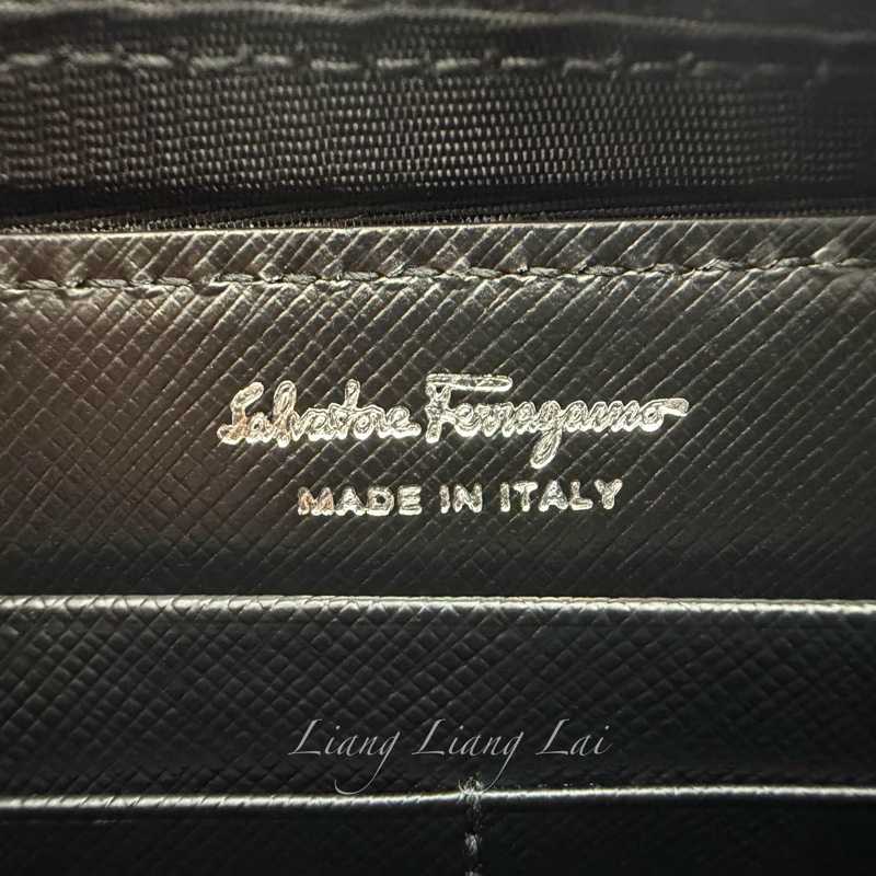 Salvatore Ferragamo 防刮牛皮銀色LOGO黑色拉鏈長夾-2