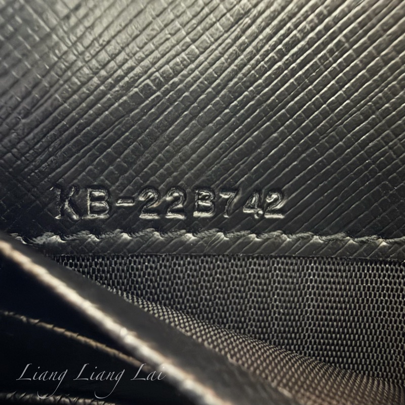 Salvatore Ferragamo 防刮牛皮銀色LOGO黑色拉鏈長夾-3