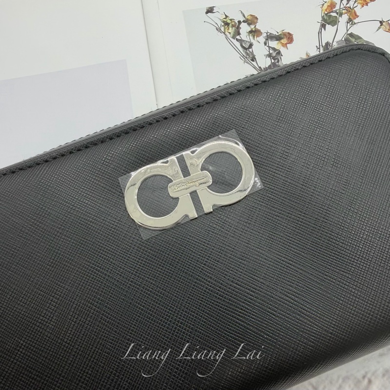 Salvatore Ferragamo 防刮牛皮銀色LOGO黑色拉鏈長夾-4