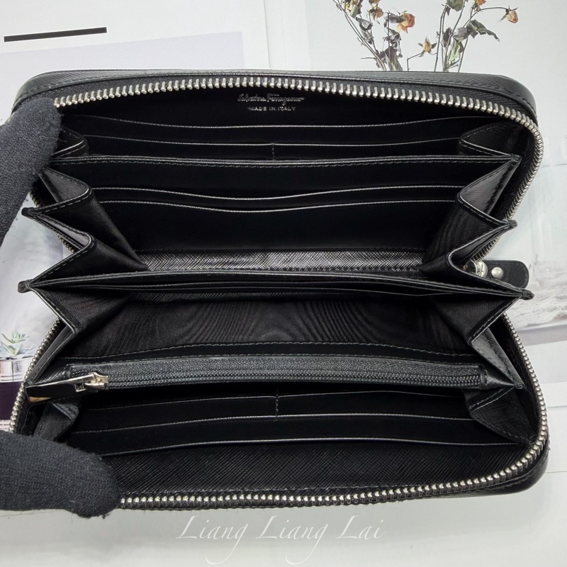 Salvatore Ferragamo 防刮牛皮銀色LOGO黑色拉鏈長夾-5