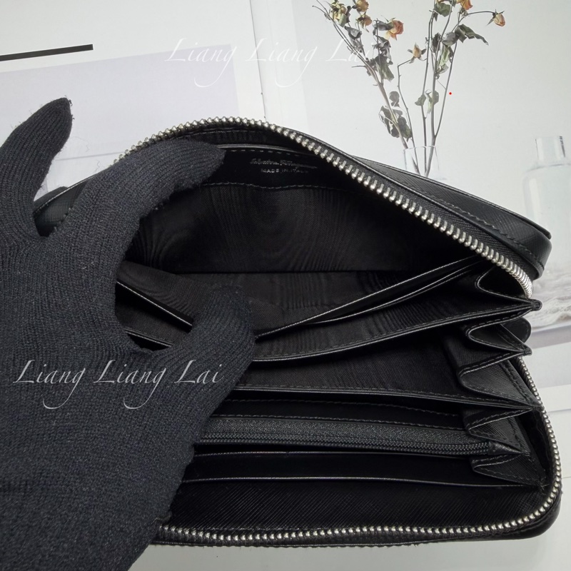 Salvatore Ferragamo 防刮牛皮銀色LOGO黑色拉鏈長夾-6