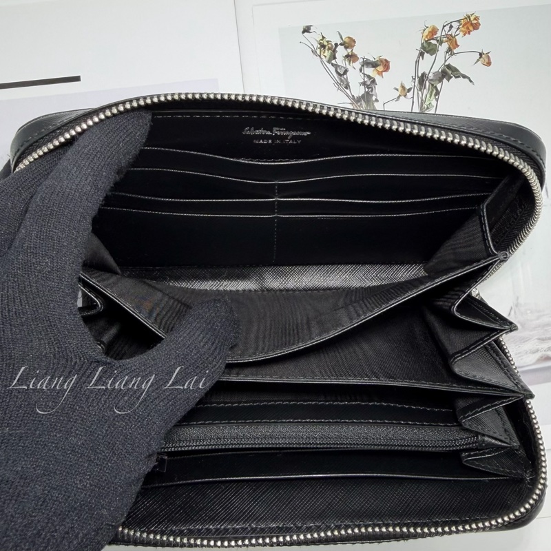 Salvatore Ferragamo 防刮牛皮銀色LOGO黑色拉鏈長夾-7