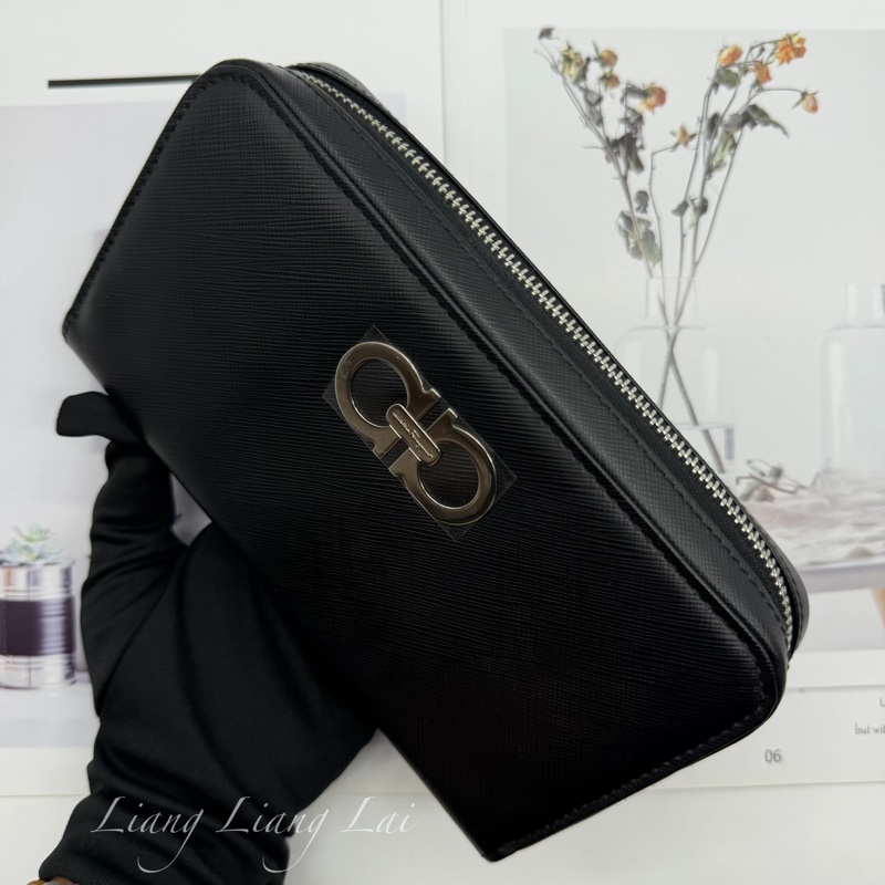 Salvatore Ferragamo 防刮牛皮銀色LOGO黑色拉鏈長夾-15