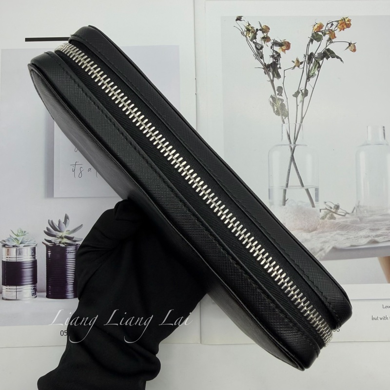 Salvatore Ferragamo 防刮牛皮銀色LOGO黑色拉鏈長夾-17