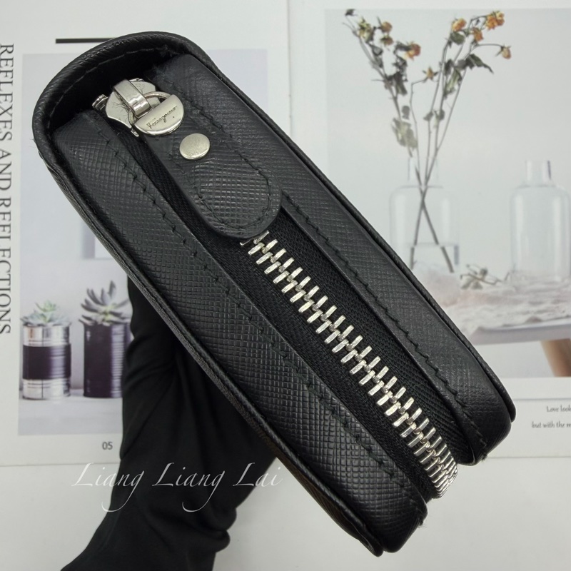 Salvatore Ferragamo 防刮牛皮銀色LOGO黑色拉鏈長夾-19