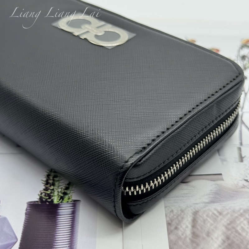 Salvatore Ferragamo 防刮牛皮銀色LOGO黑色拉鏈長夾-21