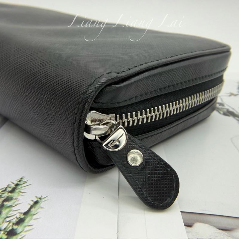 Salvatore Ferragamo 防刮牛皮銀色LOGO黑色拉鏈長夾-25